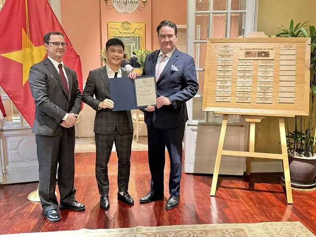 Viet Nhat Group được vinh danh Top 10 thương hiệu tiêu biểu Châu Á 2026